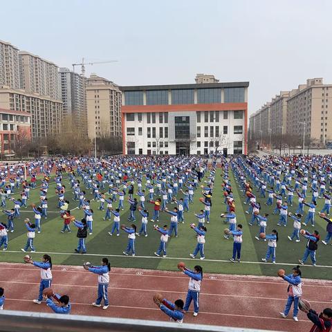 阳光体育，强身健体---东平县第五实验小学体育课纪实