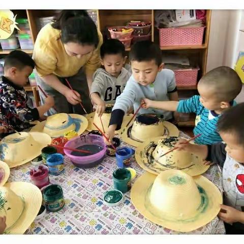 思茅区幼儿园小四班竹子制作 《我来涂颜色》（副本）