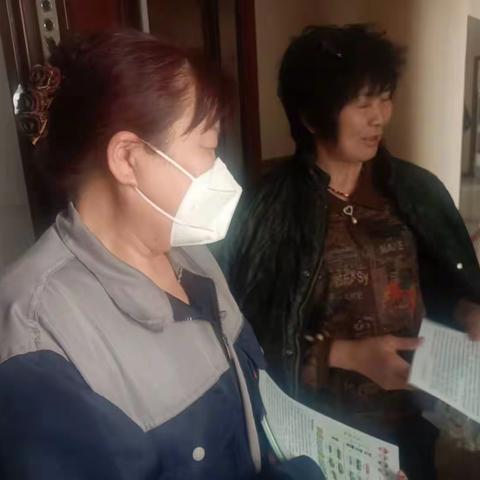 草滩街道开展生活垃圾分类入户宣传活动