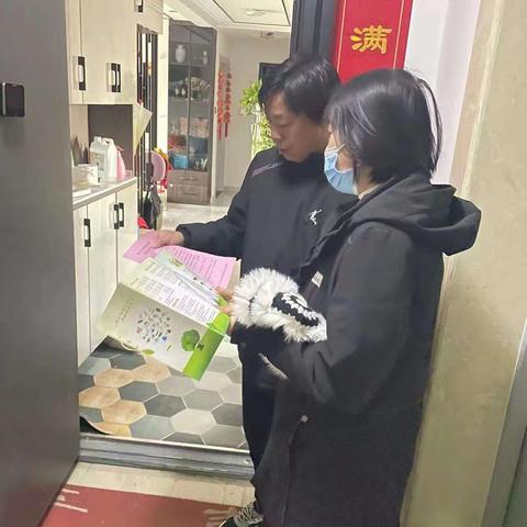草滩街道开展生活垃圾分类主题宣传入户活动
