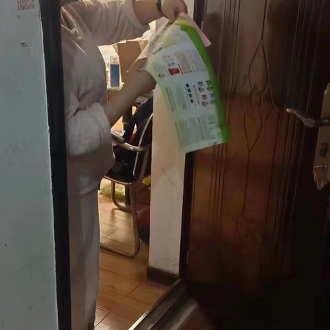 草滩街道开展生活垃圾分类主题宣传入户活动