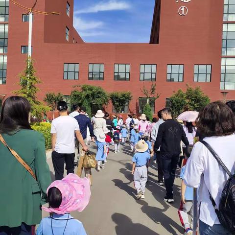 “童眼看世界，巧手绘风筝”—平凉市幼儿园小三班主题亲子活动🪁