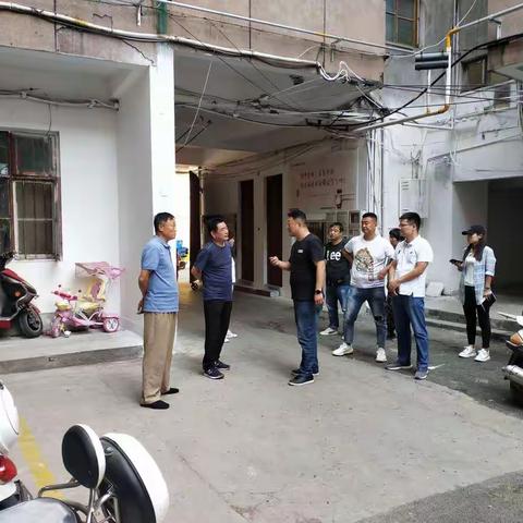 区人大副主任李国庆督导文峰办事处创文工作。