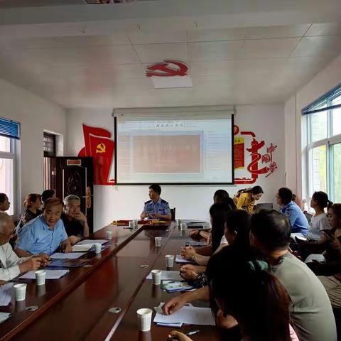 东大街社区警务室开展“向人民汇报，请人民评议”活动