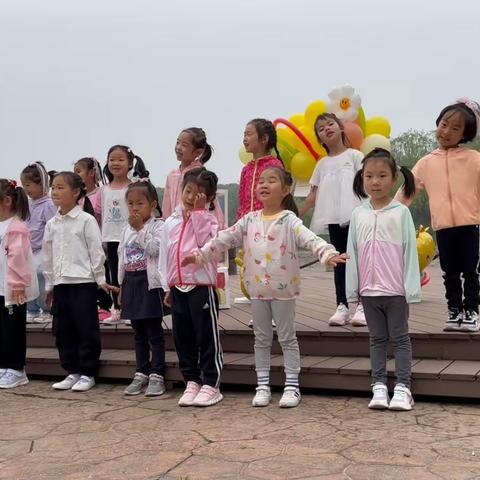 一起“趣”野餐——第七幼儿园中二班庆六一初夏野餐记