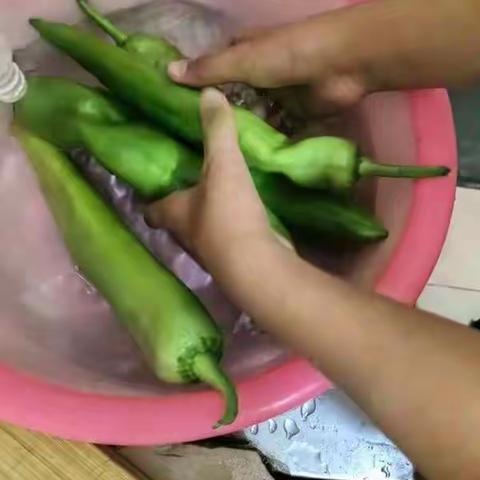 在秋高气爽的秋天，学校举行了我们期待已久的研学活动。同学们都可高兴了，做好充分的准备，就等着周五出发了