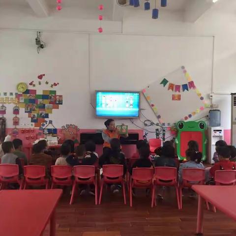 博豪幼儿学校小三班本周主题《九九重阳节，浓浓敬老情》