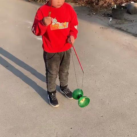 西葛小学校园空竹节第一周“空竹之星”