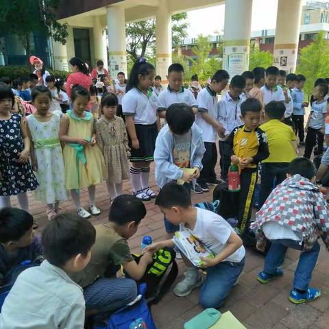 走进小学，感受成长––实验幼儿园大班幼儿参观小学纪念