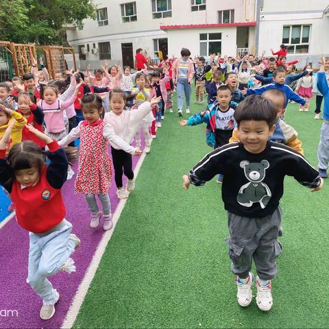 快乐运动 健康成长——华洋江南小镇幼儿园中二班——趣味运动会