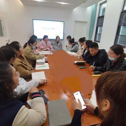 观摩促成长，研修同进步——              《班级常规管理及游戏支持策略》主题沙龙研讨活动