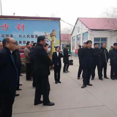 2018年12月20日教体局各级领导莅临龙马学校进行观摩指导