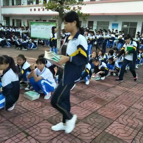 旧州中学2017-2018学年度第一学期第一次课本保管及练习册完成情况检查