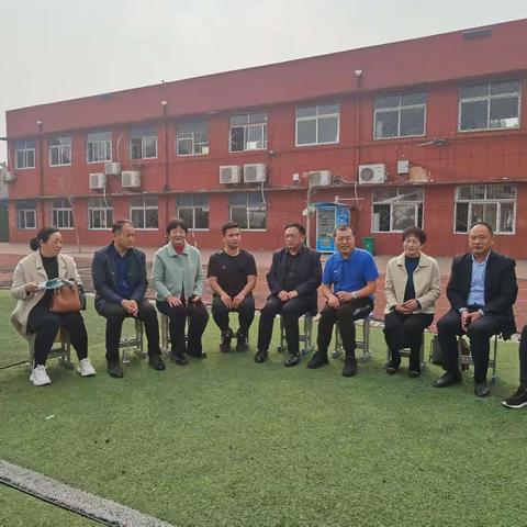 体育课堂展风采 观摩聚力促发展 ——兰考县教体局体育中心及兰阳中心校一行20人到兰阳回小开展体育观摩活动