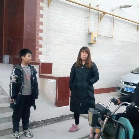 白塔联校——“走进家门关怀”