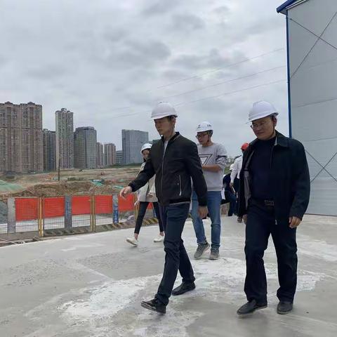 市教育局局长汪述斌到我校现场办公推进学校建设