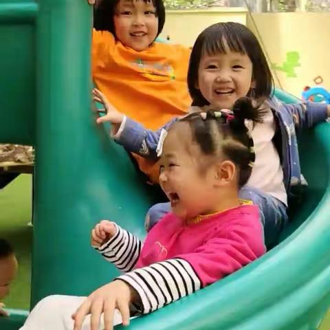 蓝天幼儿园小班四月份总结回顾