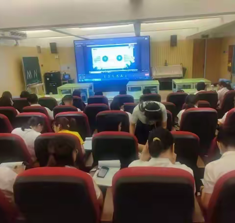 扎实开展语文教学研讨  有效推进区级课题研究