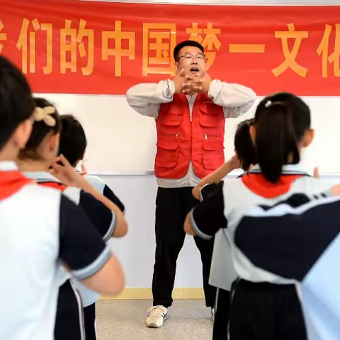 【文化进万家】凤凰街道开展“我们的中国梦”——文化进万家暨八段锦小课堂