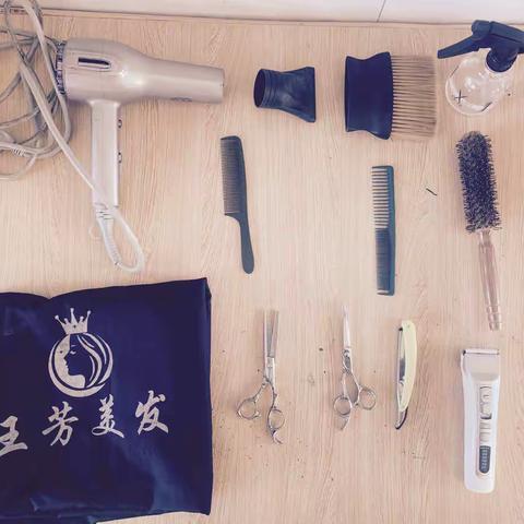 星宇幼儿园“家长进课堂，携手共成长”主题活动之中三班《理发师来了》