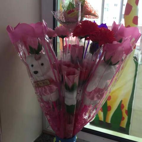 星宇幼儿园中三班教师节美术作品