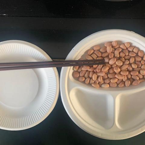 星宇幼儿园中三班自理能力“夹豆子”比赛