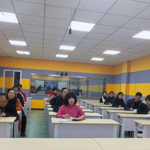 东昌府区新城小学党支部组织全体党员和思政课教师观看《学习贯彻党的十九届六中全会精神辅导报告会》