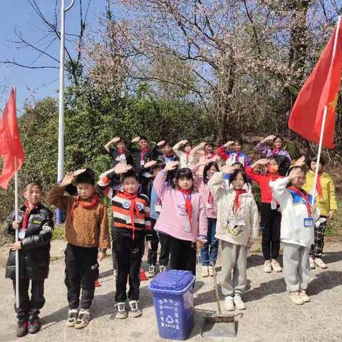 “弘扬雷锋精神，做新时期的好少年”——渌田小学开展“学雷锋”志愿者活动