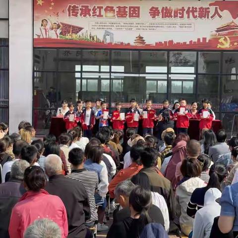 精诚合作防溺水，共同努力促成长。 ——二年级一班防溺水家长会