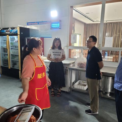 王力副局长带队检查华胥工业园单位食堂食品安全