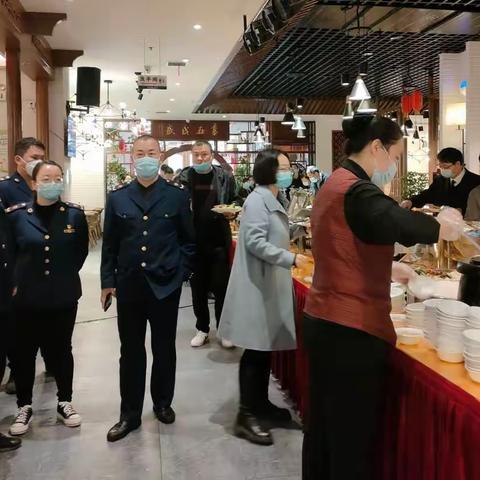 “守底线、查隐患、保安全”---蓝田县市场监督管理局全力保障我县两会期间参会人员的餐饮服务食品安全②