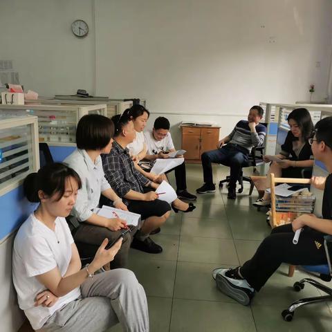 “立足中考，改进教学方法，提高教学能力”——八年级物理组备课组会议