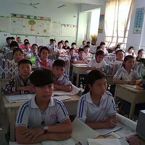 短暂的相聚，一时的别离，愿你们飞得更高更远～