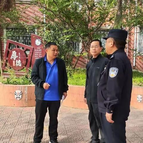 新密三高开展“法制进校园”暨预防校园欺凌、预防范电信诈骗及“珍爱生命远离毒品”宣传教育主题活动。