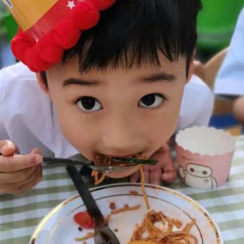 海星宝贝幼儿园“缤纷夏日，浪漫六一”集体生日派对特别活动