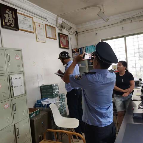 海棠区海棠公安分局工作人员联合风塘片区安监员对福泰新型墙体砖厂开展安全生产检查