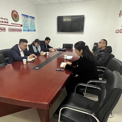 区政法委朱春红一行到玉清湖街道督导安保维稳工作