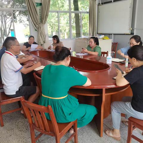 立足教书育人本职，开展“诸有优学"讨论