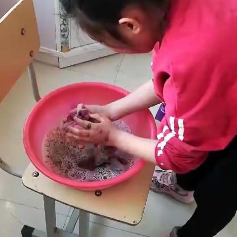 建文明城市，争做文明小学生，展文明和谐家风