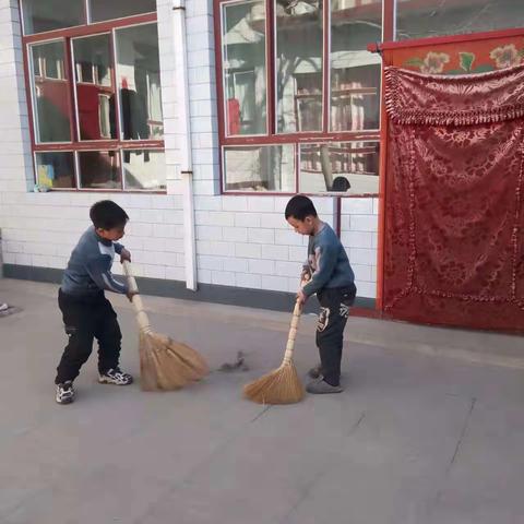 做家务，懂感恩——贺进镇翟家庄中心小学一年级居家劳动篇