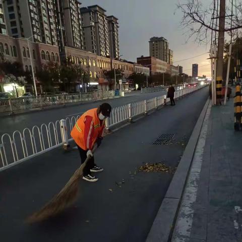 寒冬到，天气冷，你冷，我冷，环卫工人更冷，请用行动给他们一些帮助和温暖
