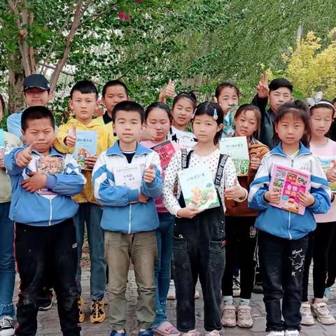 纳林套海学校“红领巾小书虫🐛”读书活动