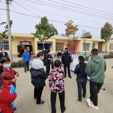 【我为群众办实事】公安临潼分局代王派出所联合分局户政大队深入辖区宣传户籍政策