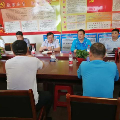 市体育局领导带领帮扶责任人入户走访开展“走贫日”活动