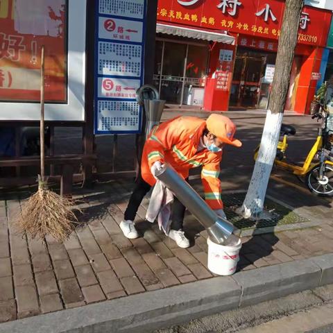 寒冬腊月.环卫工人精细化作业