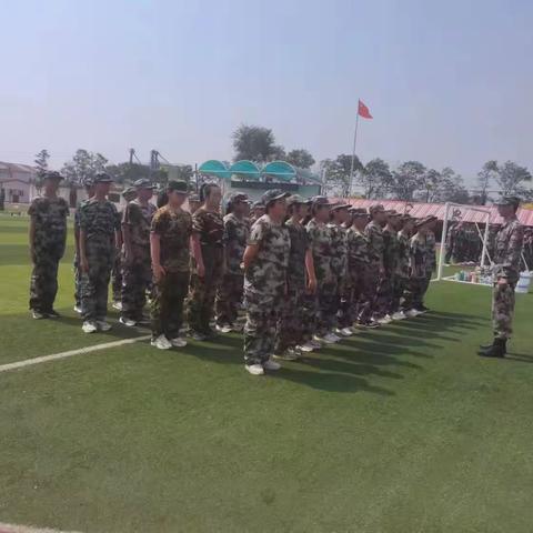 萃文中学七年级三班军训