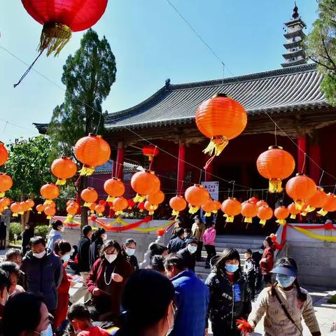 临安古城冬阳暖，大年初一闹新春