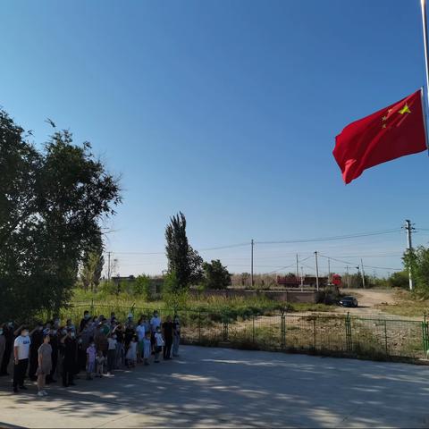 升国旗，唱国歌，礼敬我们可爱的祖国！