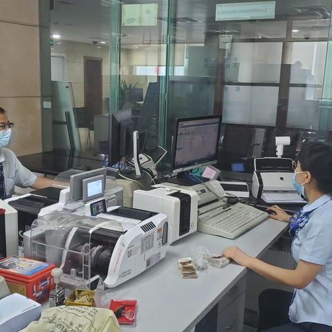 建行成都一支行助力白衣天使 畅通金融服务