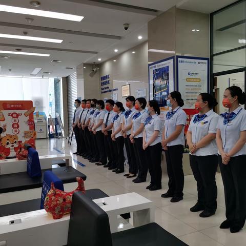 吴燕行长参加一支行营业部晨会